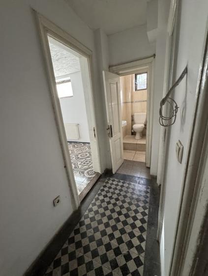 Casă individuală cu 11 camere cu Canalizare în Ultracentral