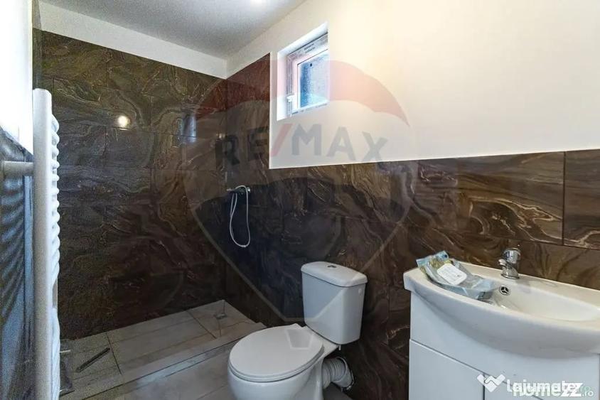 Casă cu 7 camere cu Teren 1007 Mp în Stupini