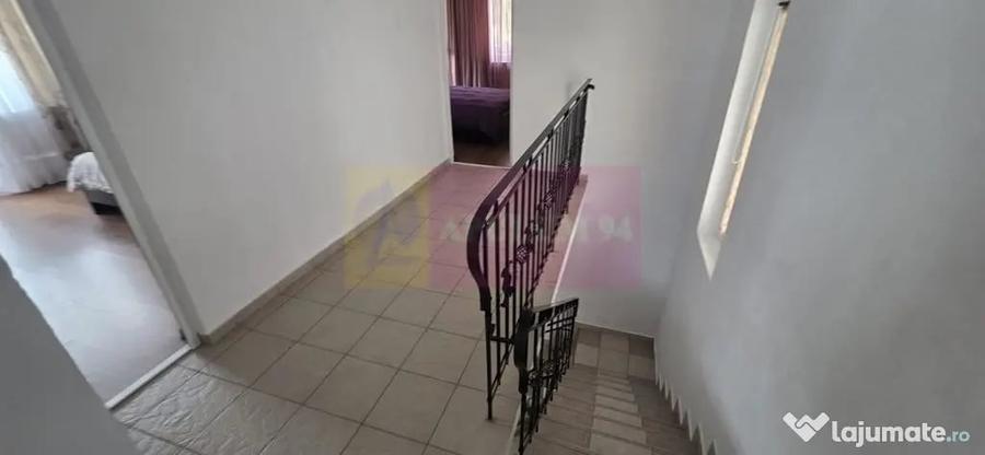 Casă cu 8 camere cu Teren 400 Mp în Zamora