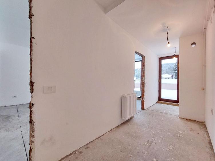 Penthouse cu 4 camere decomandat în Schei
