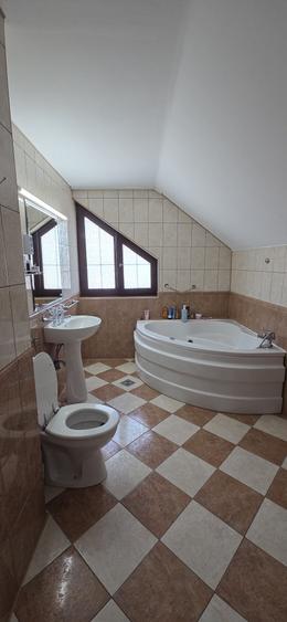 Casa spatioasa cu 4 camere, Birou & Garaj la demisol - 13
