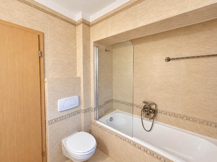 Apartament cu 3 camere decomandat, mobilat în Torontalului