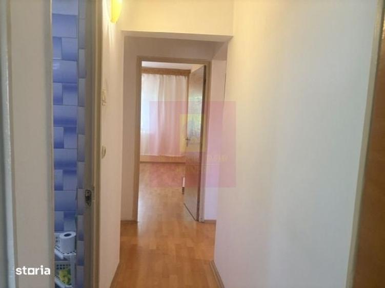 Apartament cu 3 camere decomandat în Drumul Sării