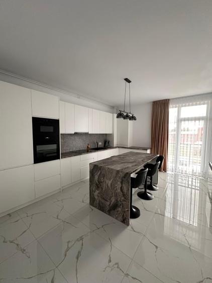 Apartament cu 3 camere decomandat, mobilat în Exterior Sud