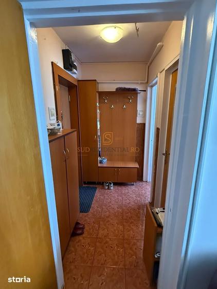 Apartament cu 3 camere, mobilat în Berceni
