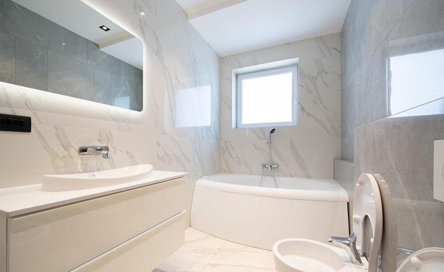Penthouse cu 5 camere decomandat, mobilat în Barbu Văcărescu