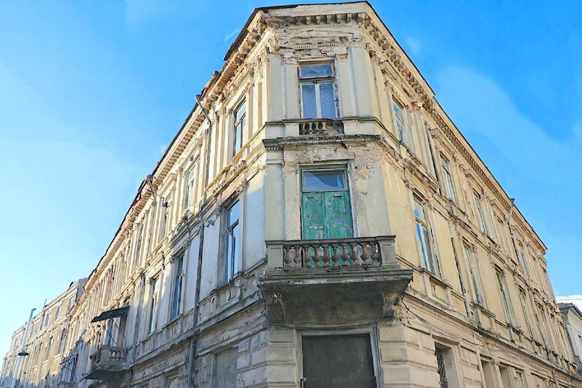 Casă individuală cu 5 camere cu Teren 1015 Mp în Universitate