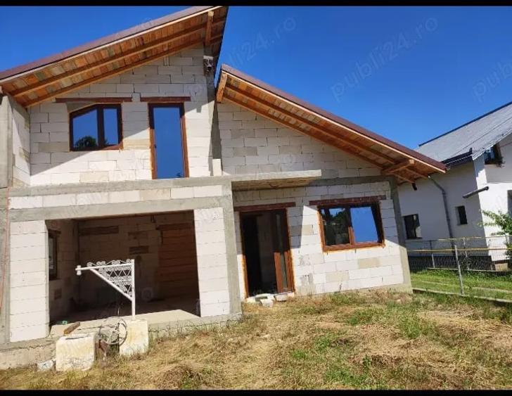Casă cu Teren 1850 Mp în Sagna