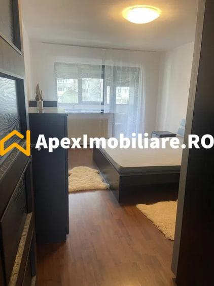 Apartament cu 3 camere semidecomandat în Titulescu