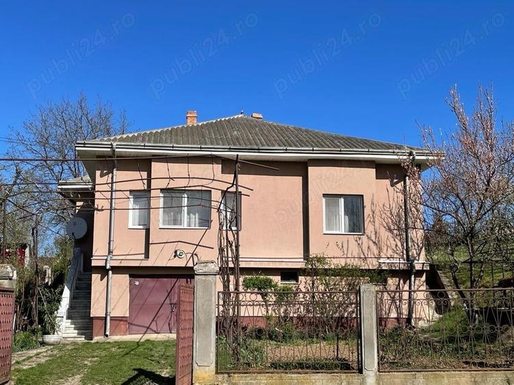 Casă cu 3 camere cu Teren 800 Mp în Hălăucești