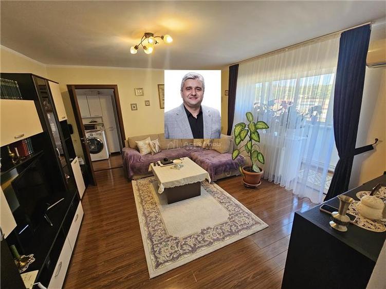 Apartament cu 3 camere semidecomandat, mobilat în Micro IV