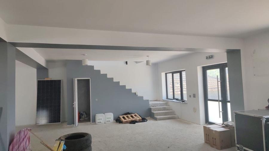 Spațiu comercial, de 386 mp, în Bălteni