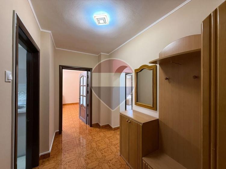 Apartament cu 3 camere decomandat, mobilat în Nerva Traian