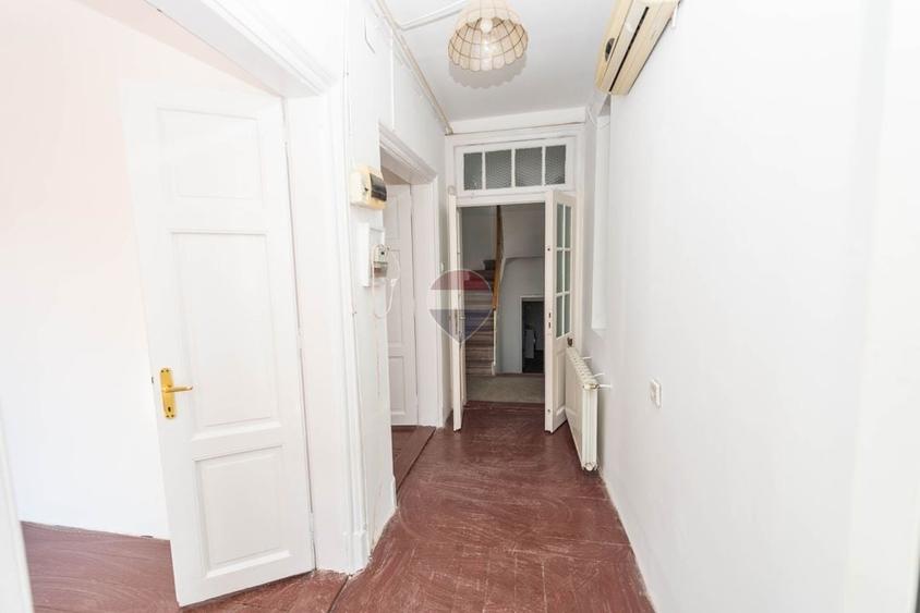 Casă individuală cu 5 camere cu Teren 125 Mp în Gara de Nord