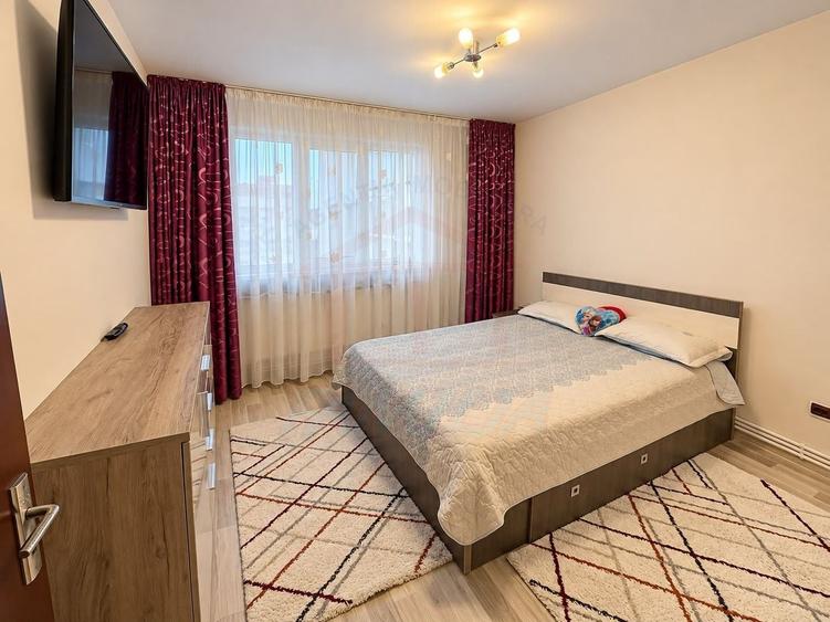 Apartament cu 3 camere decomandat, mobilat în Micro 20