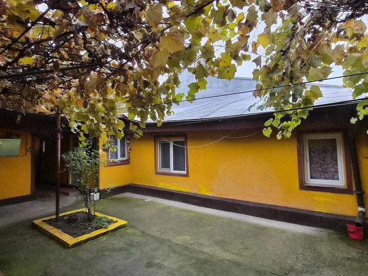 Casă cu 3 camere cu Teren 320 Mp în Prelungirea Ghencea