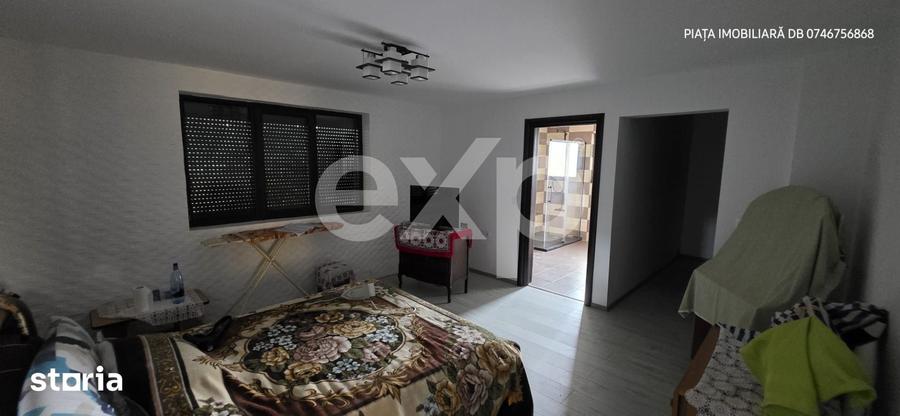 Casă cu 10 camere cu Teren 9800 Mp în Văcărești