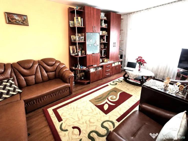 Apartament cu 2 camere decomandat în Nicolina