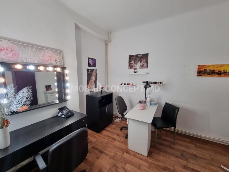 Casă individuală cu 8 camere cu Canalizare în Ultracentral