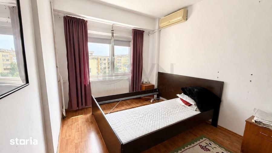 Apartament cu 4 camere decomandat în Tei