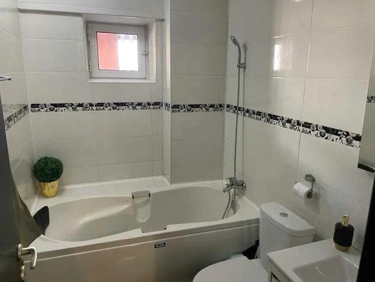 Apartament cu 3 camere decomandat, mobilat în Nicolina