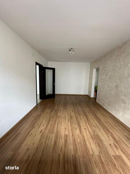 Apartament cu 2 camere semidecomandat în Independenței