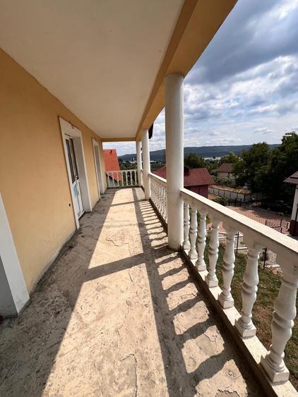Casă individuală cu 6 camere cu Canalizare în Agrement Ostroveni