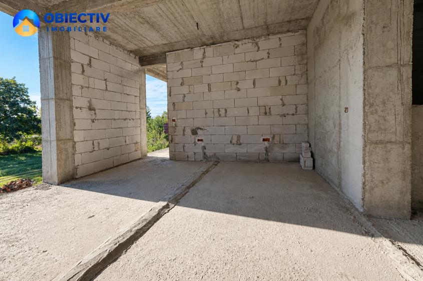 Casă individuală cu 5 camere cu Teren 1400 Mp în Central