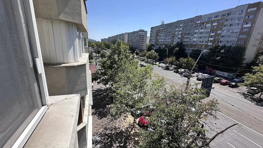 Apartament cu 3 camere decomandat în Dristor