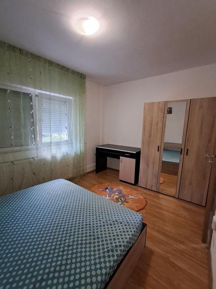 Apartament cu 2 camere semidecomandat în Craiovița Nouă