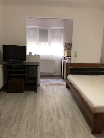 Garsonieră decomandată în Central
