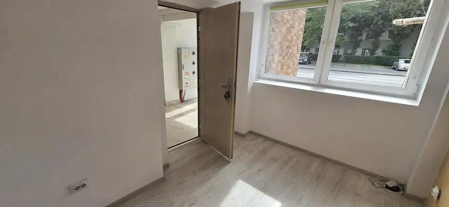 Spațiu comercial, de 8 mp, în Exterior Vest