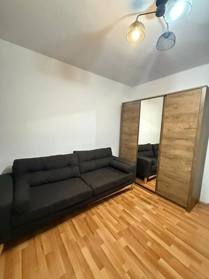 Apartament cu 3 camere decomandat în Girocului