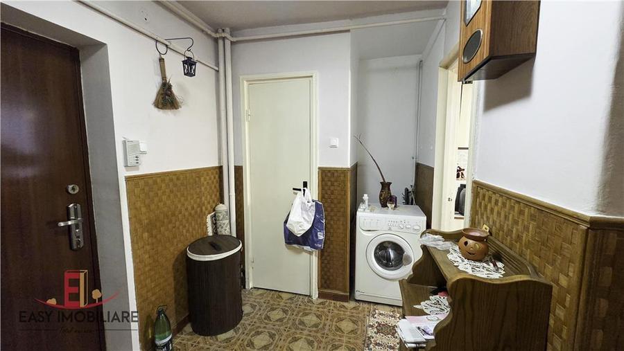 Apartament cu 3 camere decomandat în Tudor