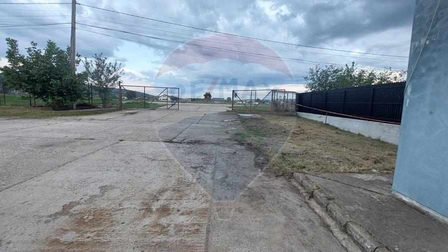 Spațiu comercial, de 880 mp, în Muntenii de Jos