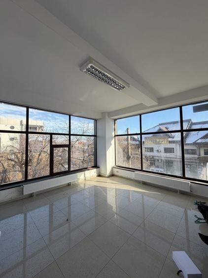 Spațiu comercial, de 200 mp, în Central