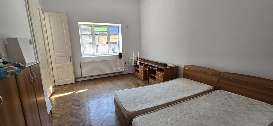 Casă individuală cu 5 camere cu Canalizare în 7 Noiembrie