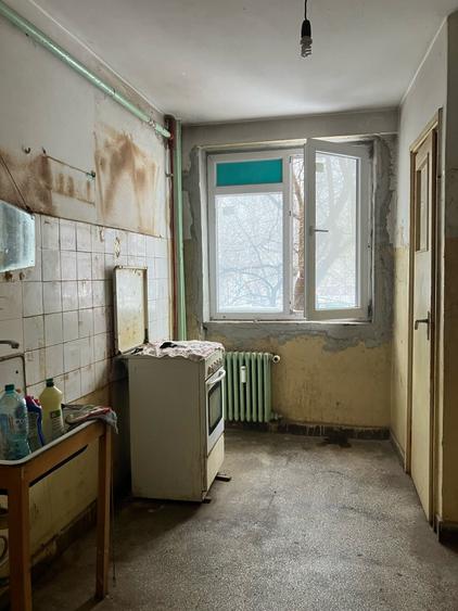 Apartament cu 3 camere semidecomandat în Titan