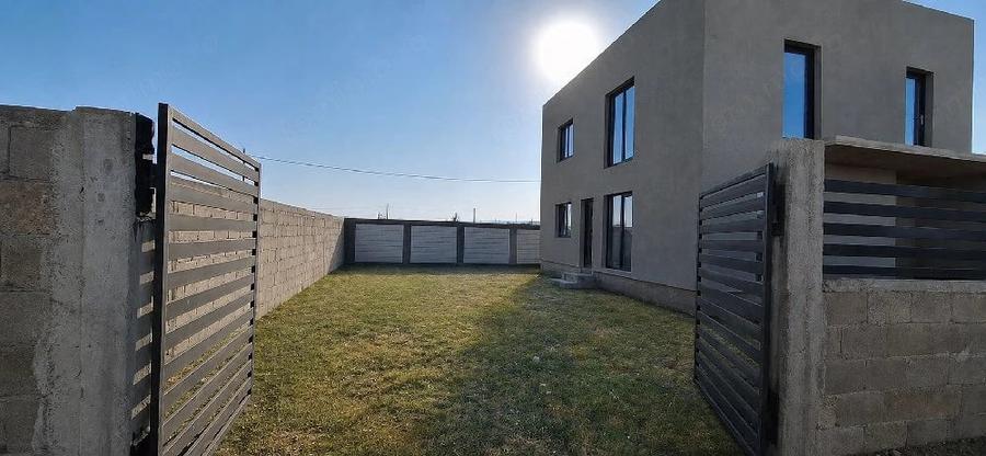 Casă cu 4 camere cu Teren 270 Mp în Periferie