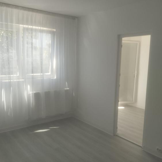 Apartament cu 2 camere nedecomandat în Mihai Bravu