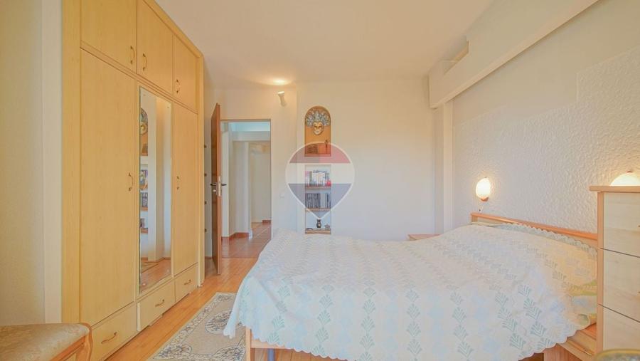 Apartament cu 4 camere decomandat, mobilat în Clăbucet