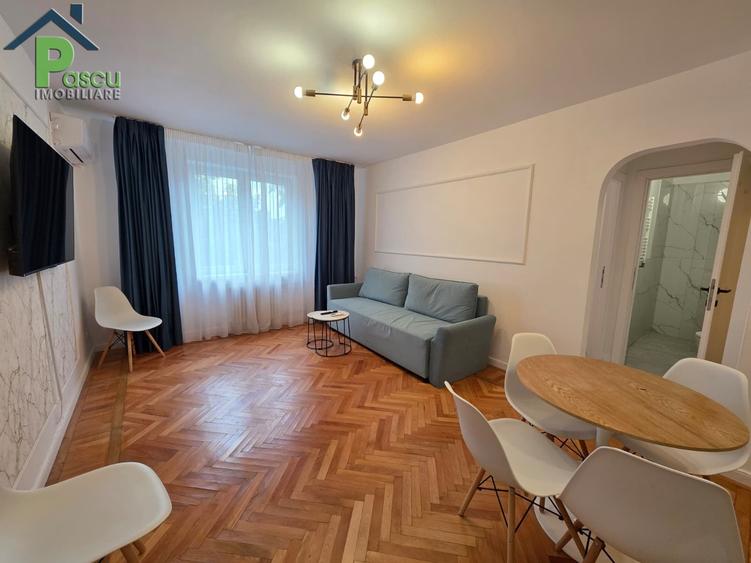 Apartament cu 3 camere semidecomandat în P-ța Romană