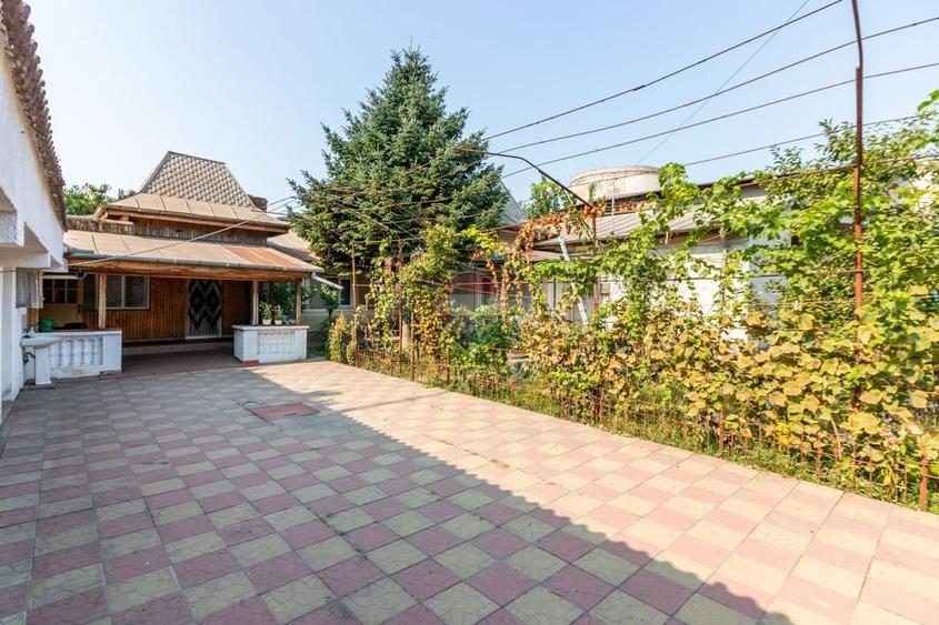 Casă individuală cu 5 camere cu Teren 649 Mp în Central