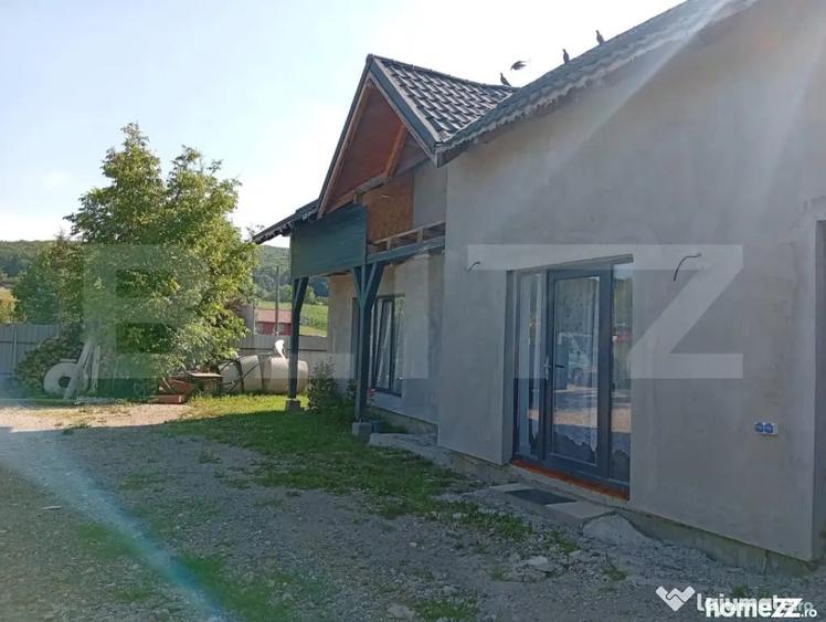 Casă cu 3 camere cu Teren 800 Mp în Ivănești