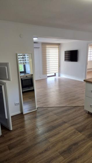 Apartament cu 3 camere decomandat în Fundeni