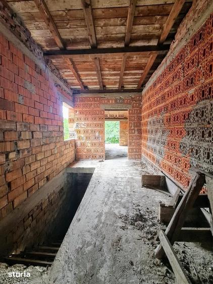 Casă cu 4 camere cu Teren 284 Mp în Iorga
