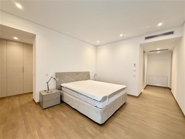 Apartament cu 5 camere decomandat, mobilat în Primăverii