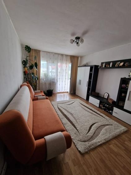 Apartament cu 3 camere decomandat, mobilat în Independenței