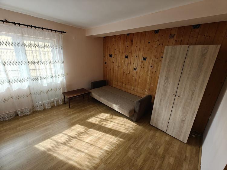 Apartament cu 3 camere decomandat în Turnișor