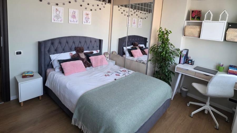 Apartament cu 3 camere decomandat, mobilat în Dămăroaia